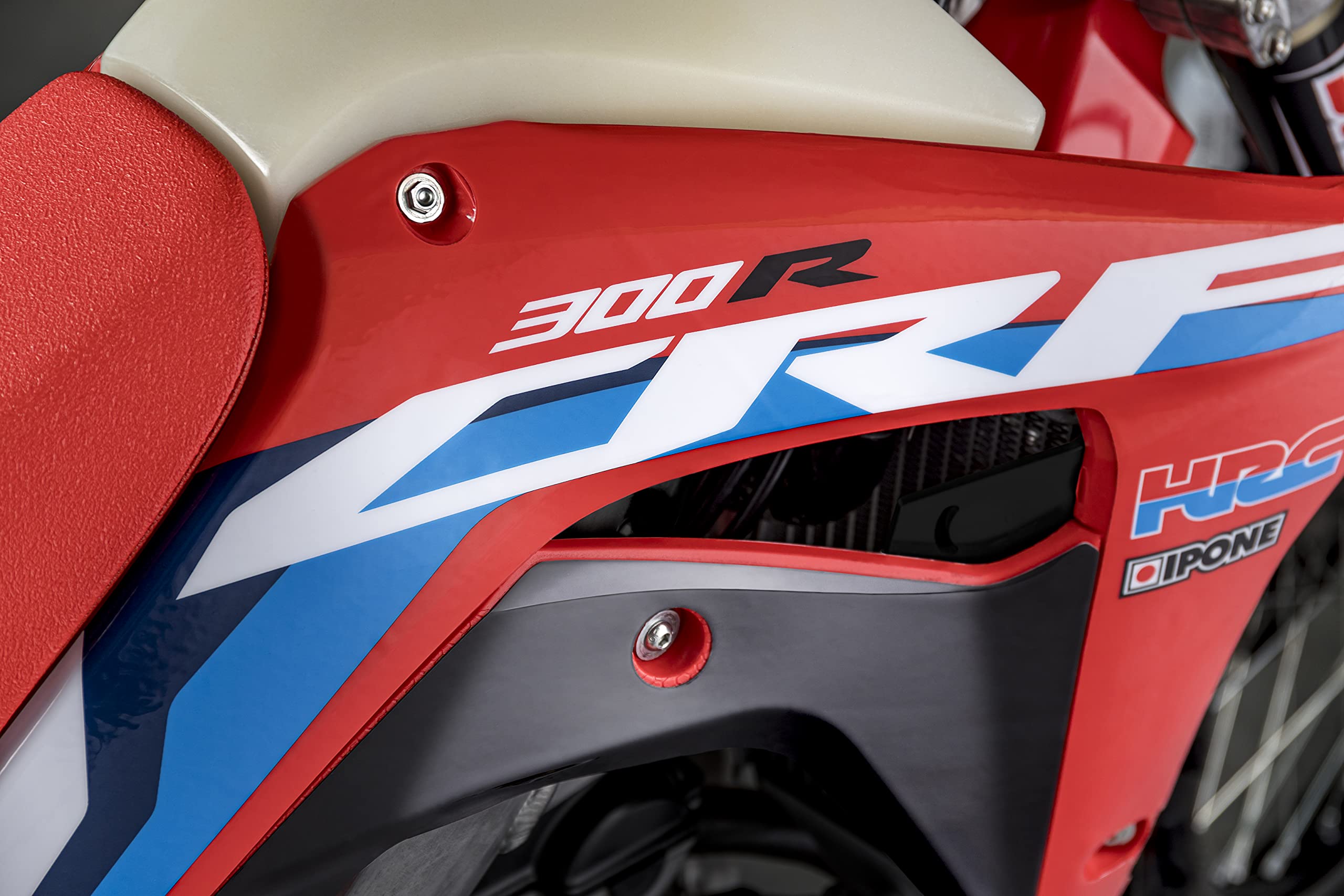 ipone-plastic-shine-r-novateur-plastiques-moto-750-ml image 6