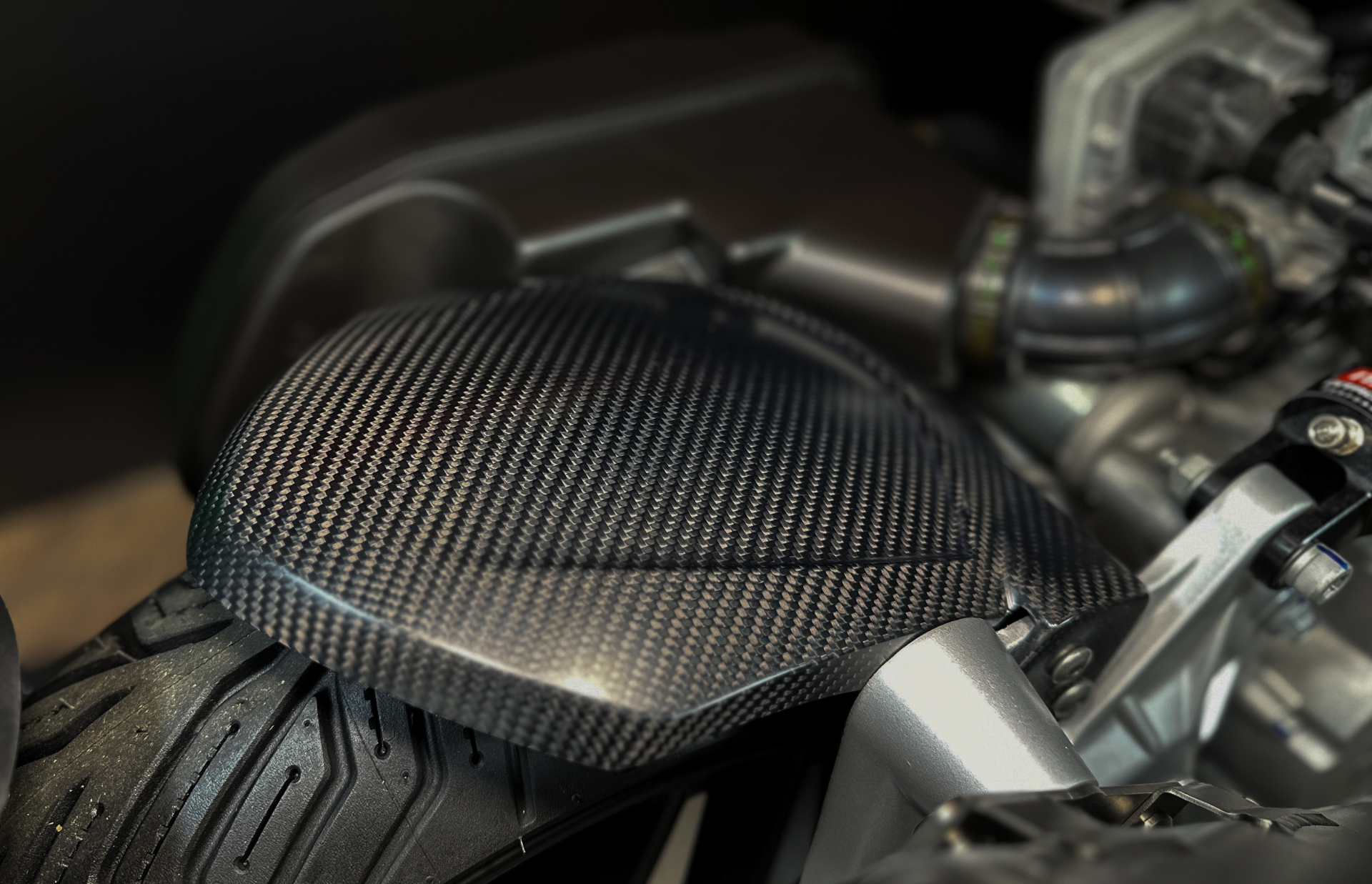 italjet-dragster-125-200-garde-boue-carbone-mat image 2