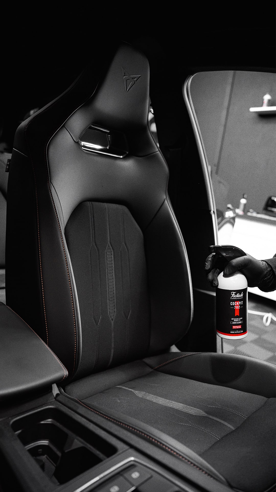 fictech-cockpit-702-nettoyant-tissu-moquette-alcantara image 4