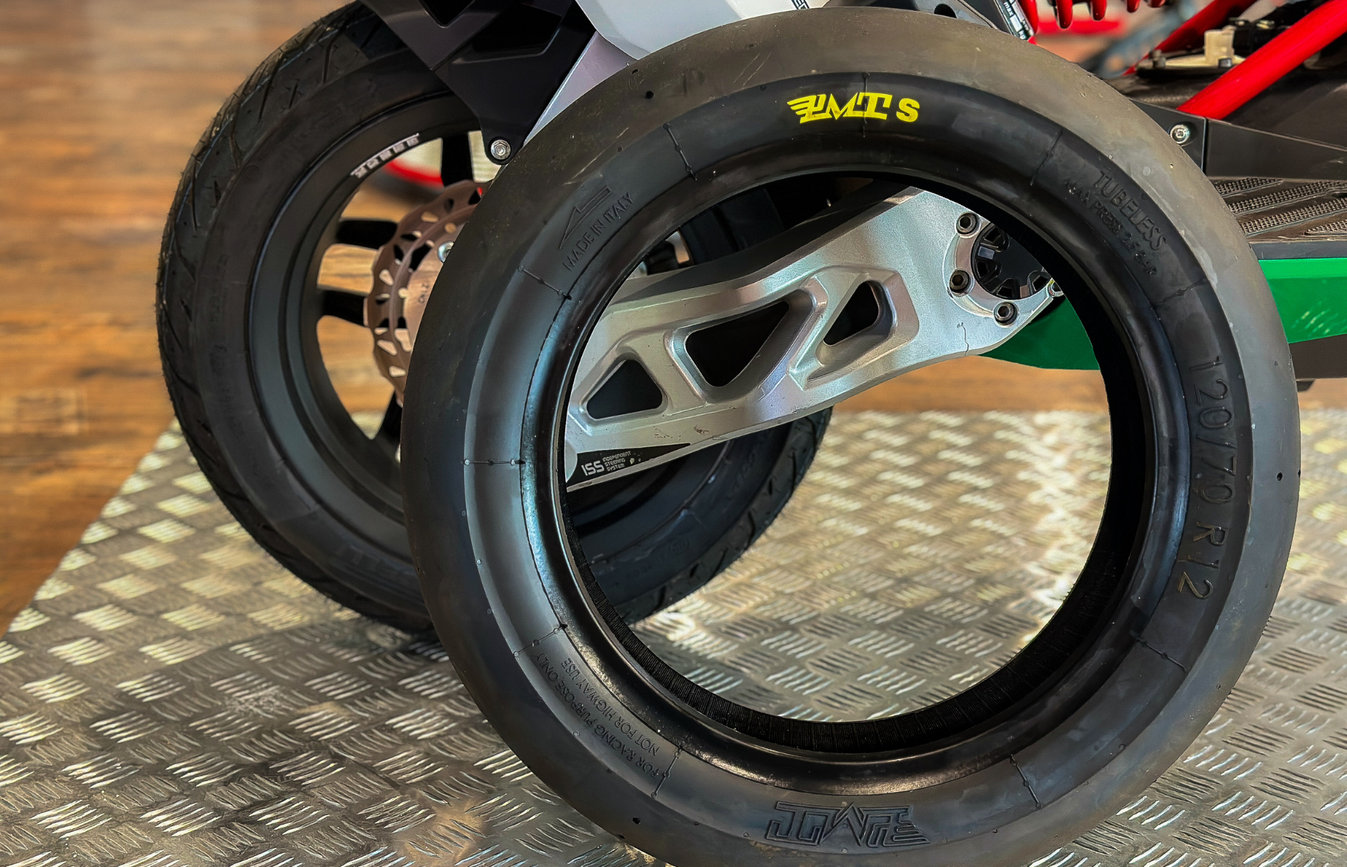 italjet-dragster-pmt-pneu-avant-120-70r12-slick-soft-racing image 2