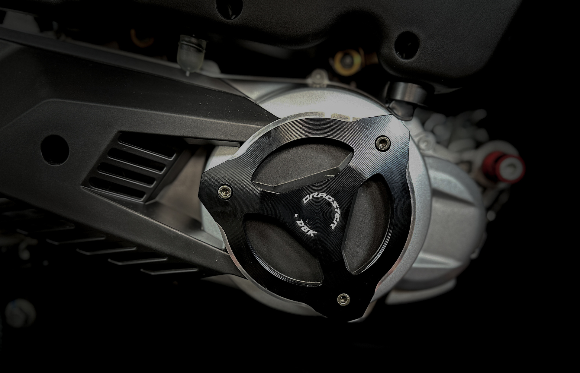 dbk-dragster-couvercle-embrayage-125-200-alu-noir image 2