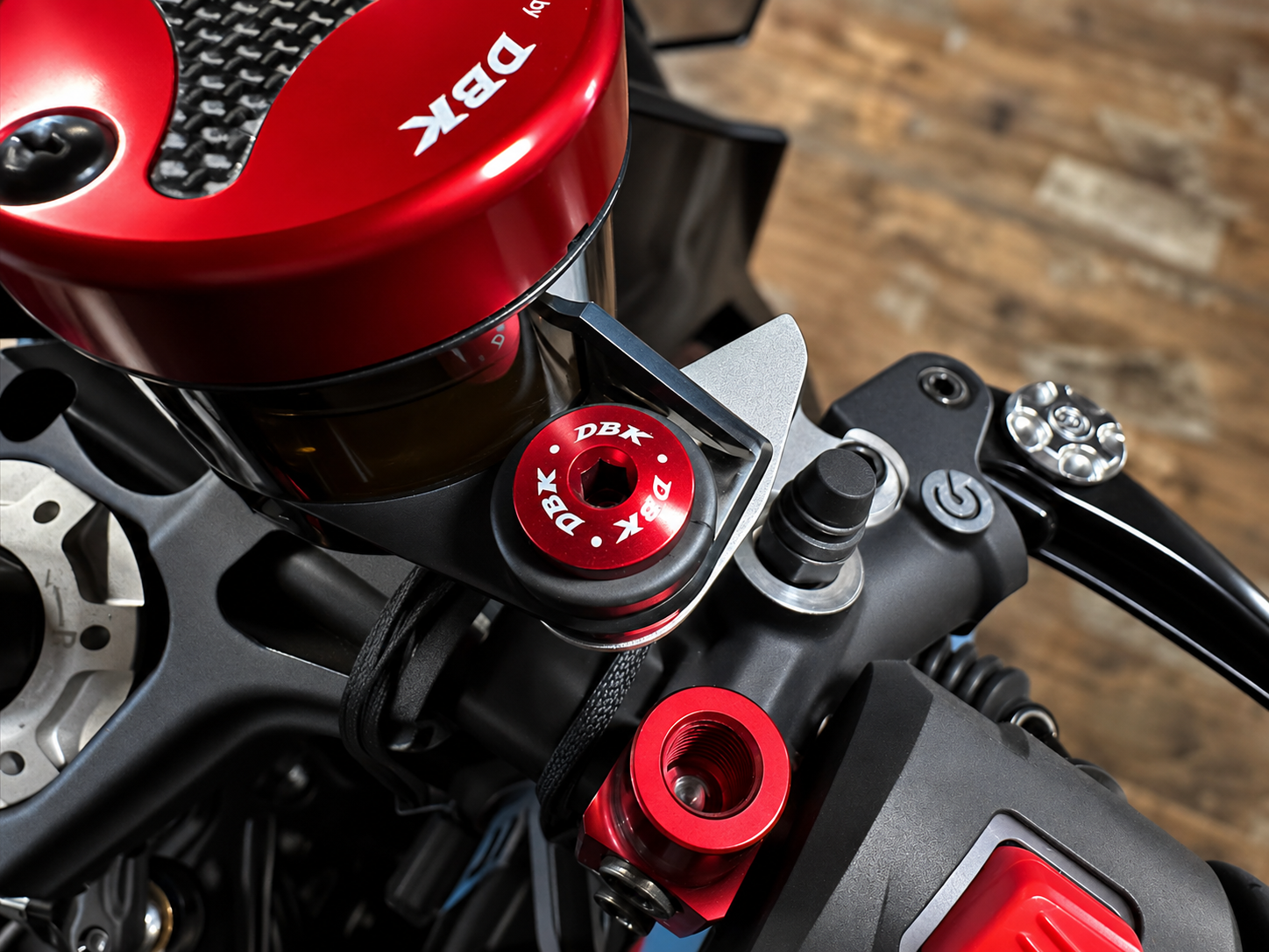 dbk-vis-r-servoir-frein-avant-dragster-459-700-rouge image 2