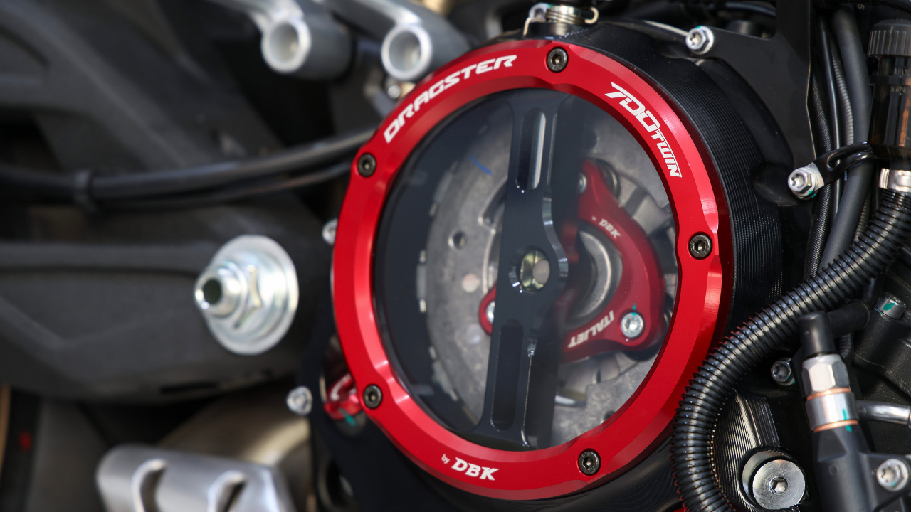 dbk-precision-series-couvercle-embrayage-dragster-700-rouge-avec-hublot image 3