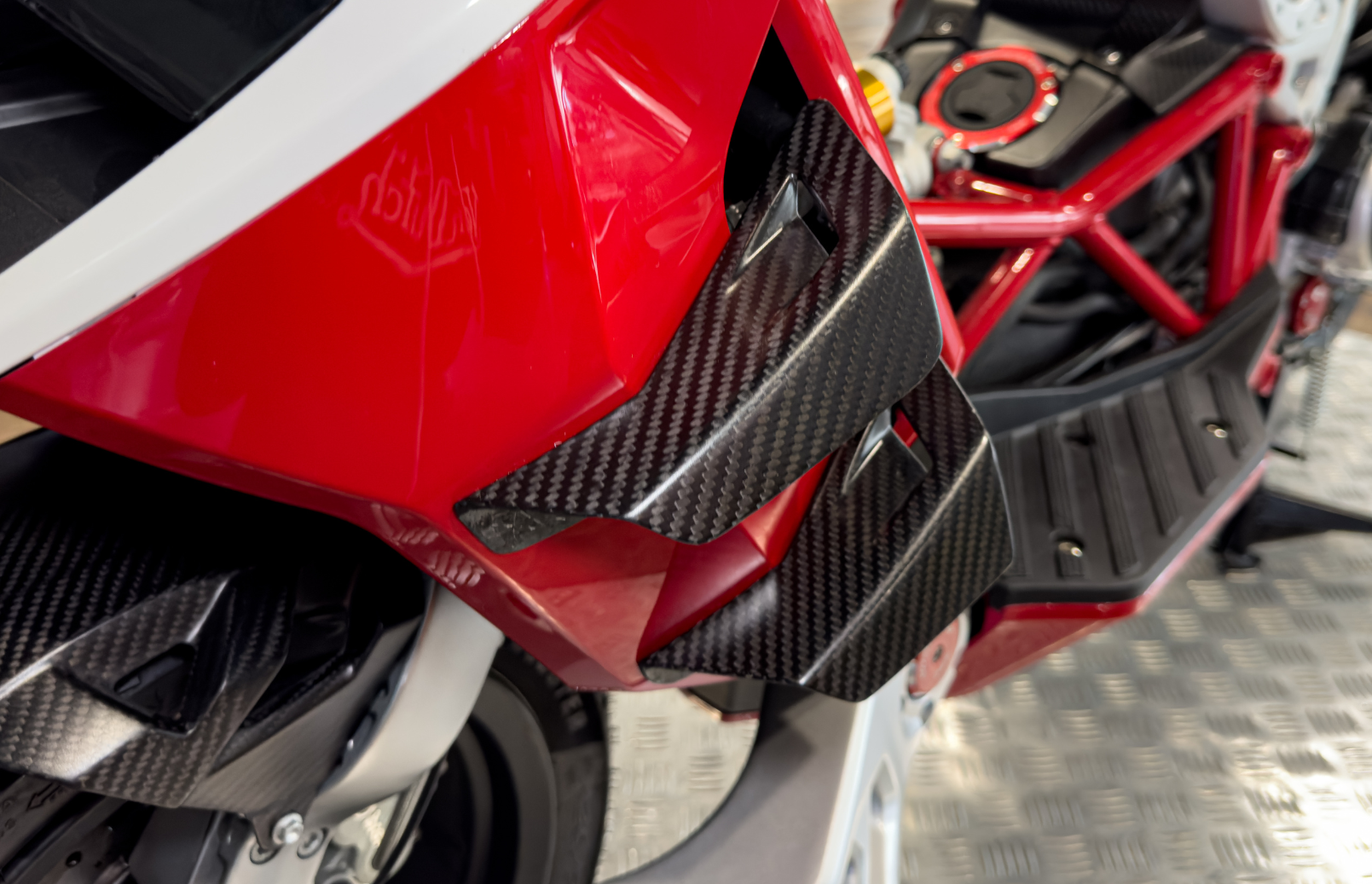 italjet-dragster-kit-aileron-carbone-avant-125-200-300-satin image 5