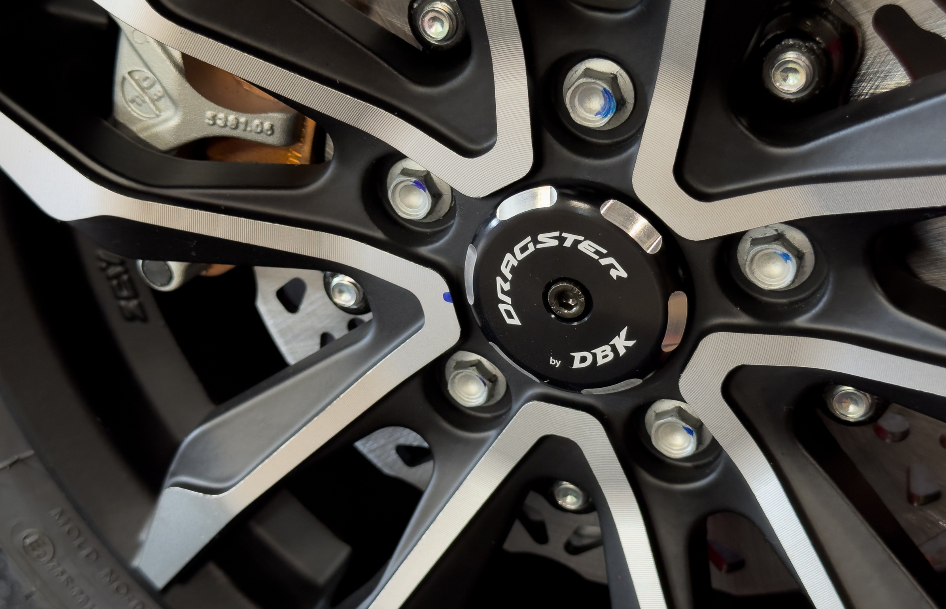 dbk-cache-roue-cnc-dragster-125-200-300-noir image 2