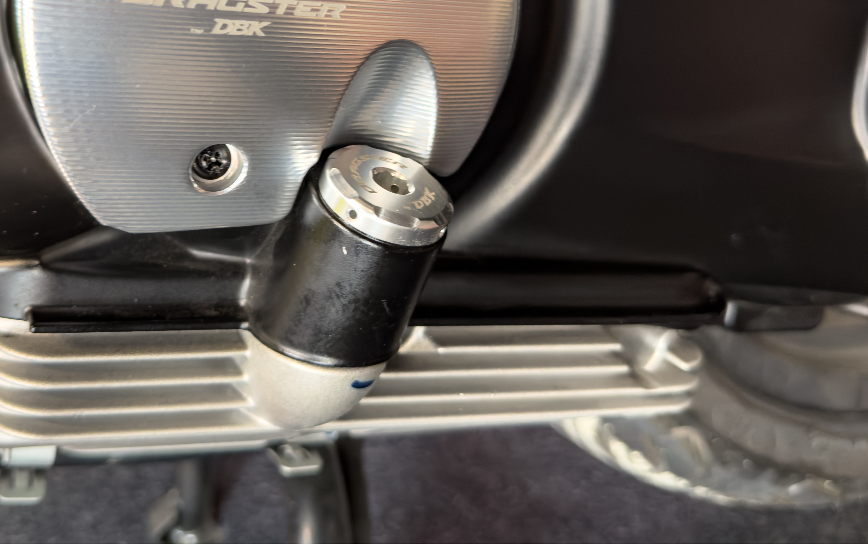 dbk-dragster-300-jauge-huile-cnc-alu-gold image 2