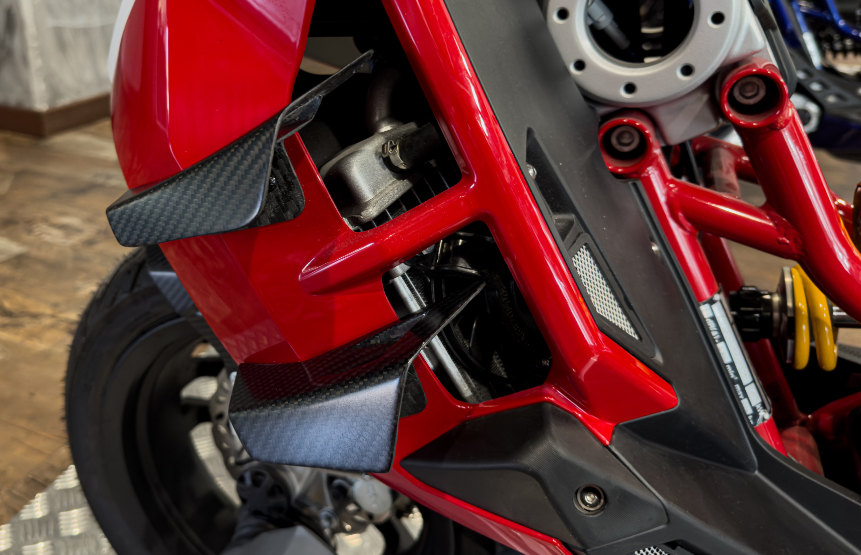 italjet-dragster-kit-aileron-carbone-avant-125-200-300-satin image 7